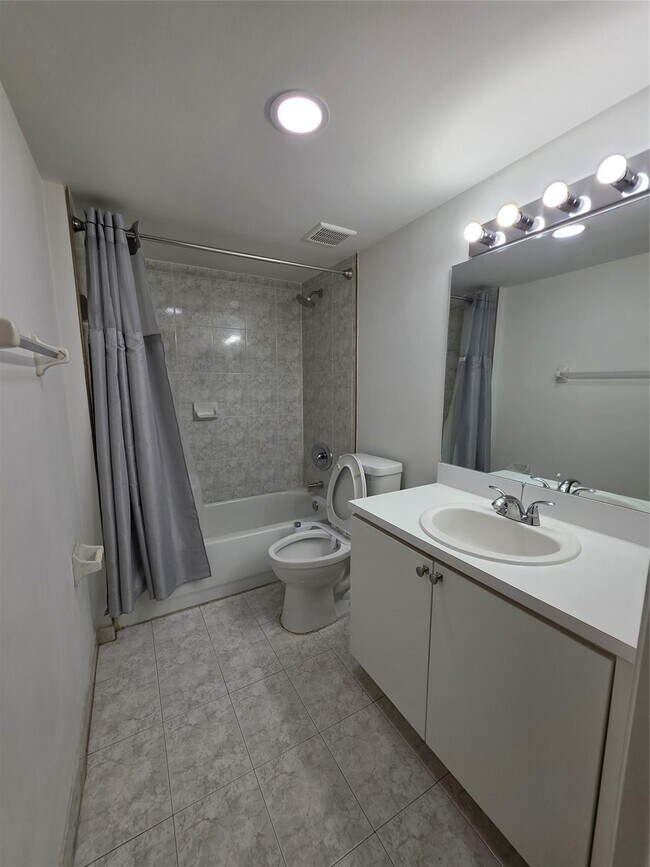 Building Photo - 9470 Tangerine Pl