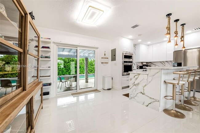 Building Photo - 7235 SW 39th St