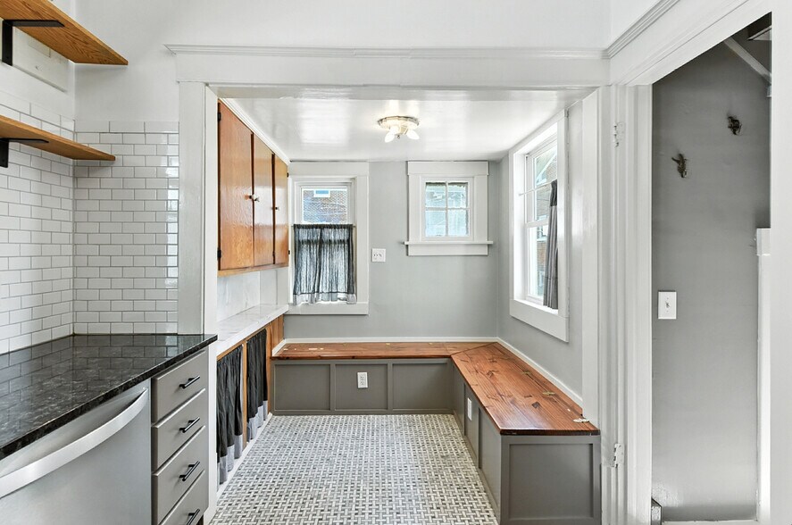 Building Photo - 2965 Harris Street