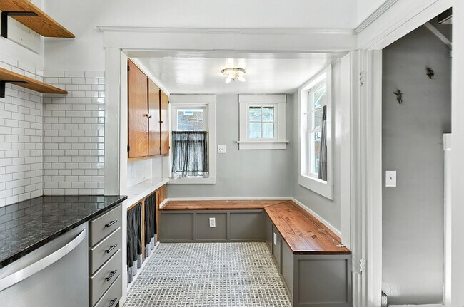 Building Photo - 2965 Harris Street