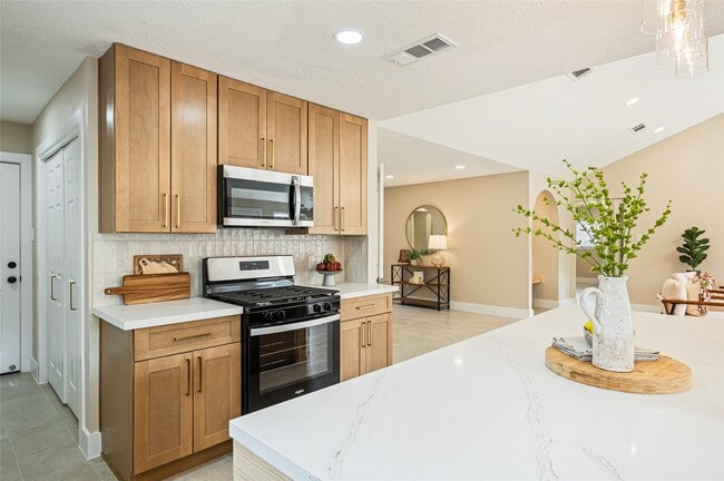 Building Photo - 19727 Redroot Dr