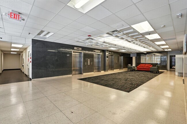 Building Photo - 517 Gold Ave SW