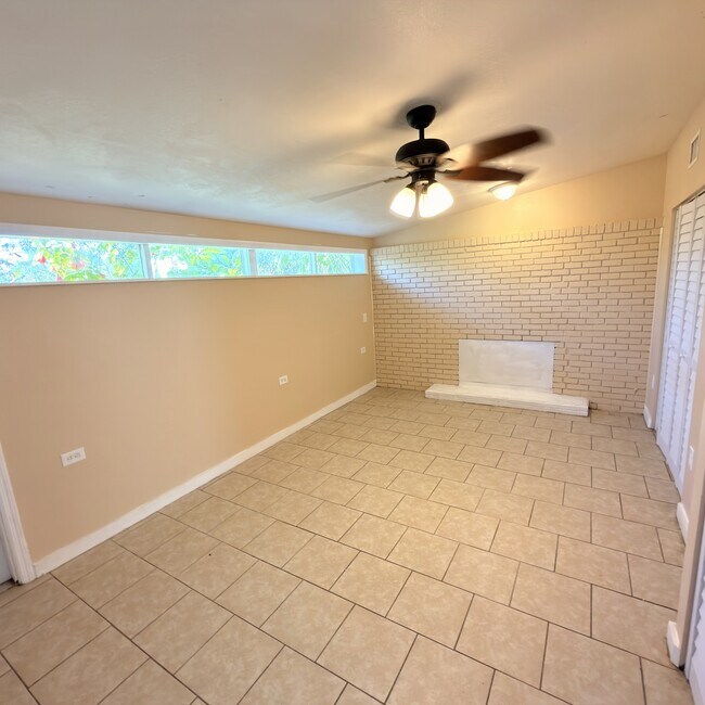 Building Photo - 2621 18th St S