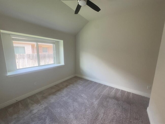Building Photo - 150 Summer Pointe