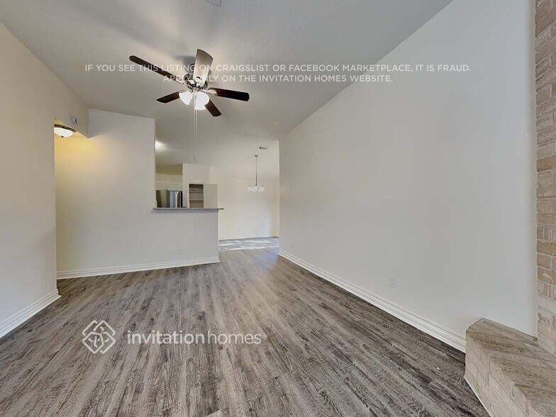 Building Photo - 9167 Golden Sunshine Dr