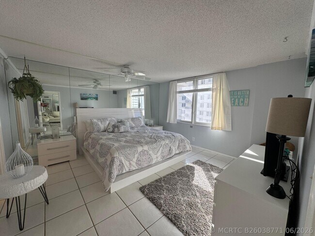 Building Photo - 3215 S Ocean Blvd