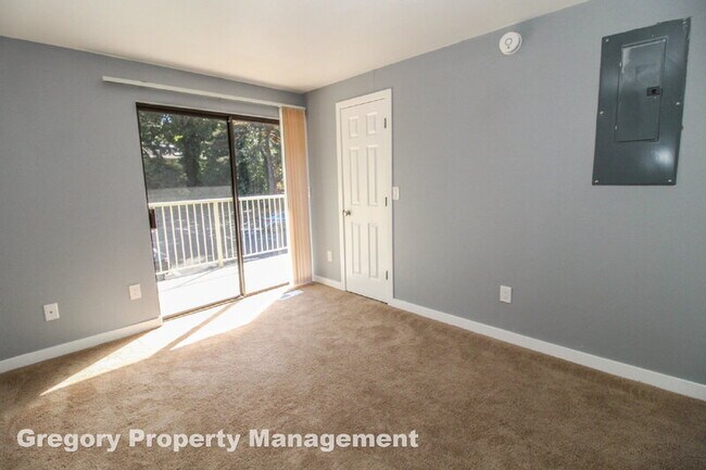 Building Photo - 9907 NE 124th St