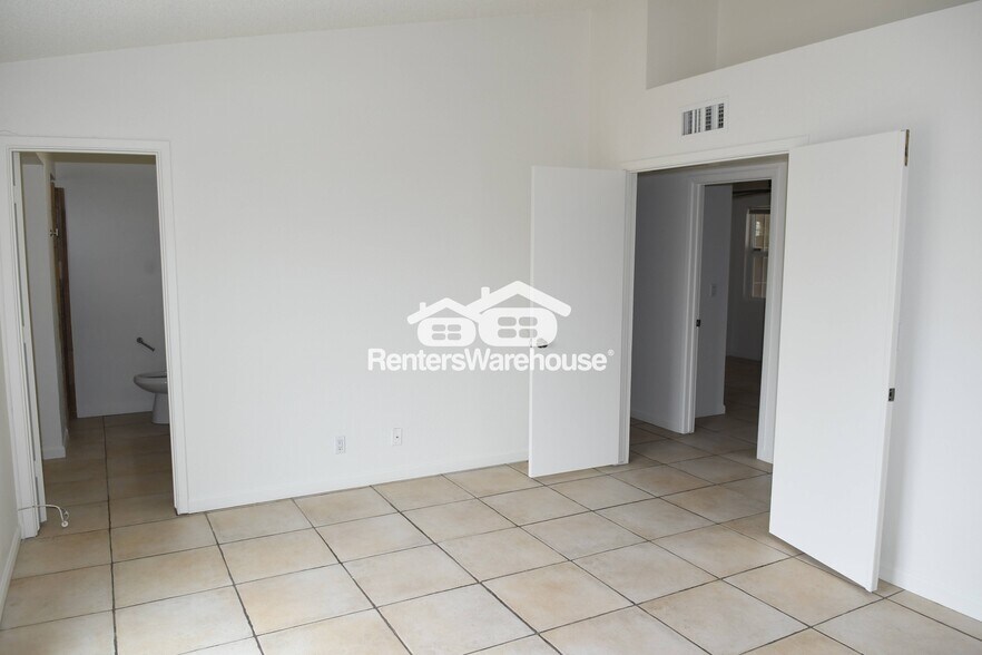 Building Photo - 938 N Evergreen Ct