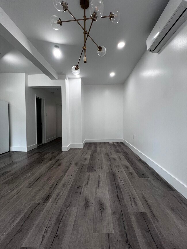 Building Photo - 28 E 47th St