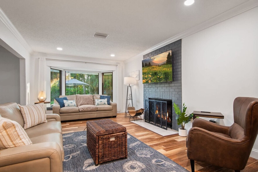 Building Photo - 612 Montezuma Dr