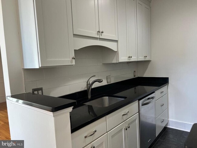 Building Photo - 1916 17th St NW