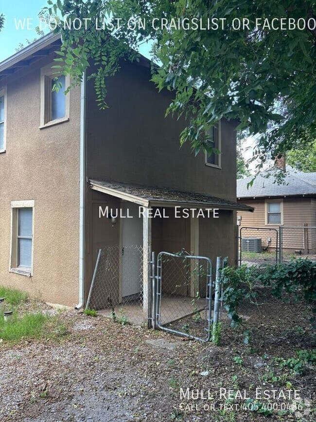 Building Photo - 2822 1/2 NW 13th Street-Downstairs