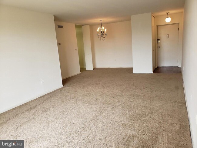 Building Photo - 130 Slade Ave