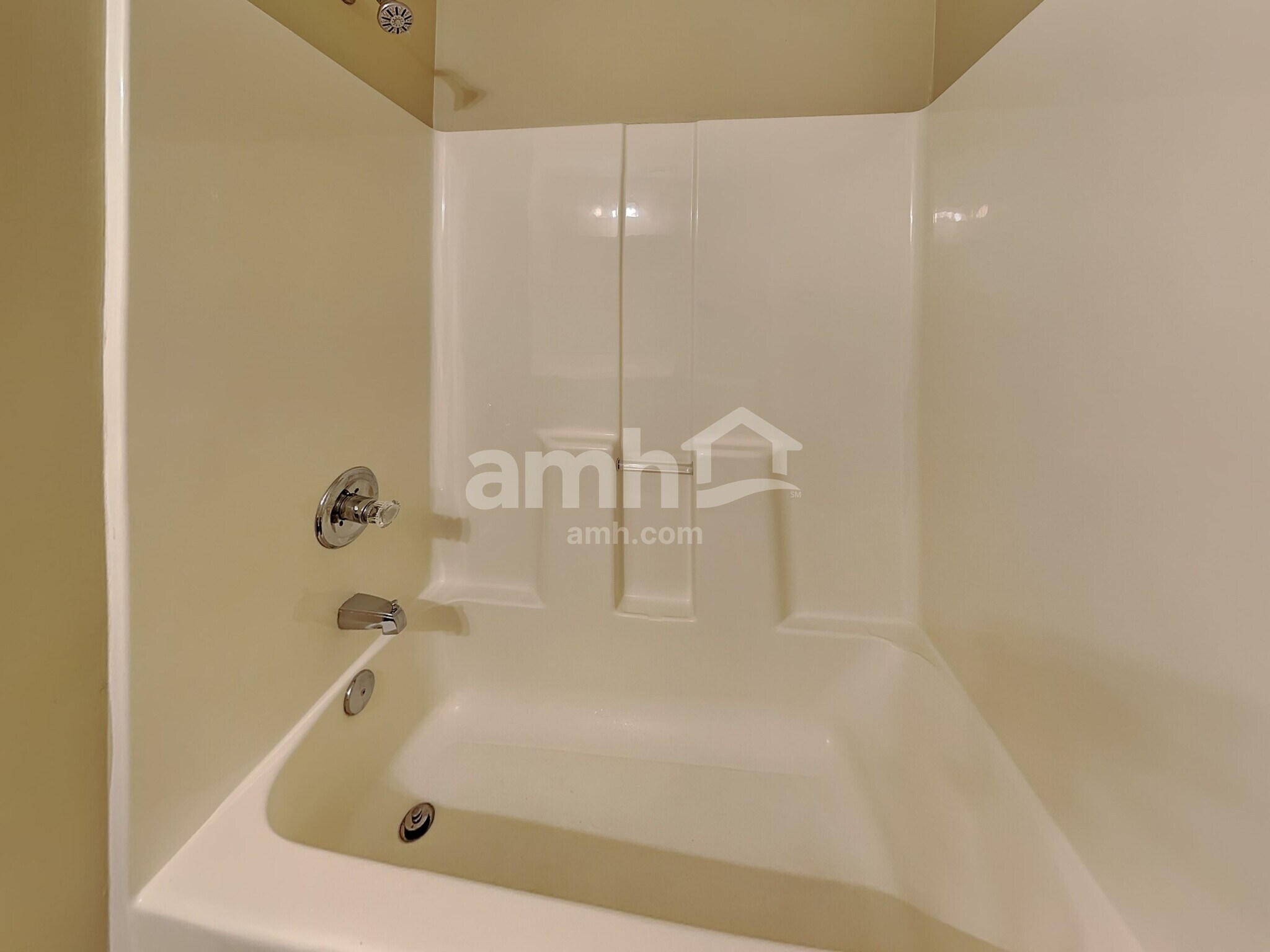 Building Photo - 1104 S Hampton Close