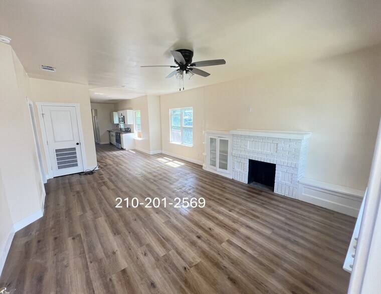 Building Photo - 1106 W Ridgewood Ct