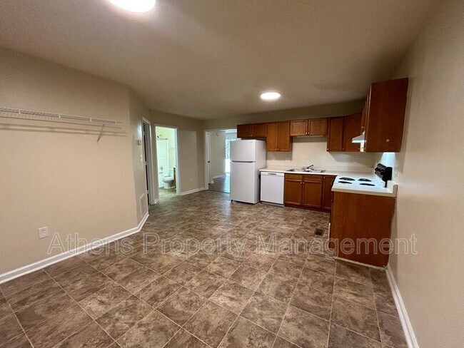 Building Photo - 1806 Cedar Shoals Dr
