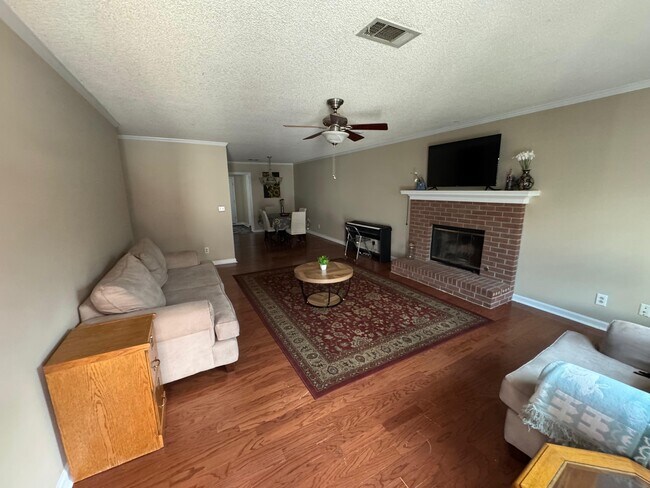 Building Photo - 113 Manor Row