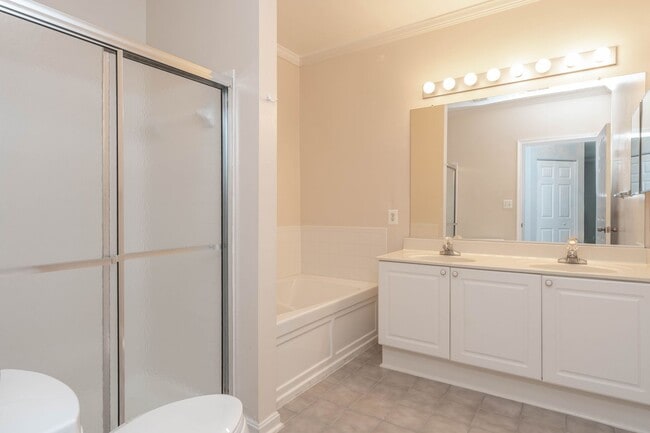 Building Photo - 2 Bed 2 Bath Condo in Westbriar Condominiums