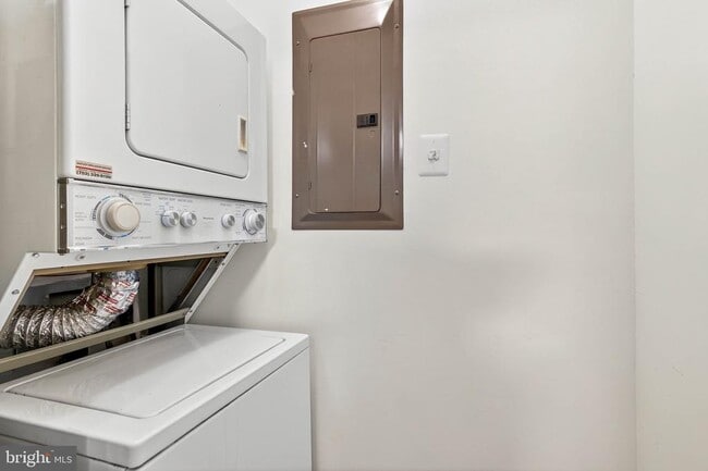 Building Photo - 6910 Sandra Marie Cir