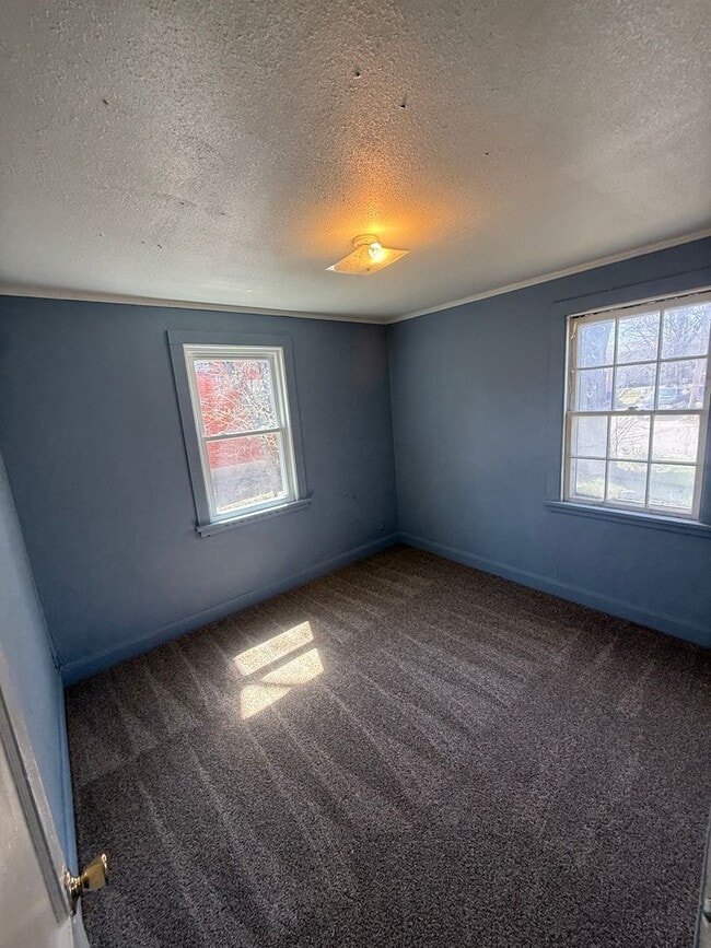 Building Photo - 2BD Pet Friendly Near Trooper Gate