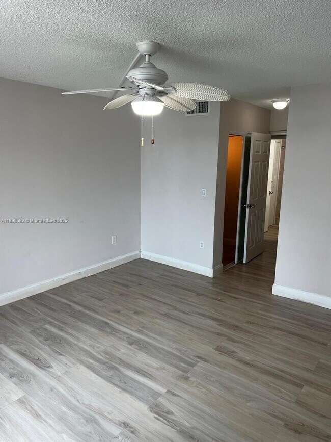 Building Photo - 1351 NE Miami Gardens Dr
