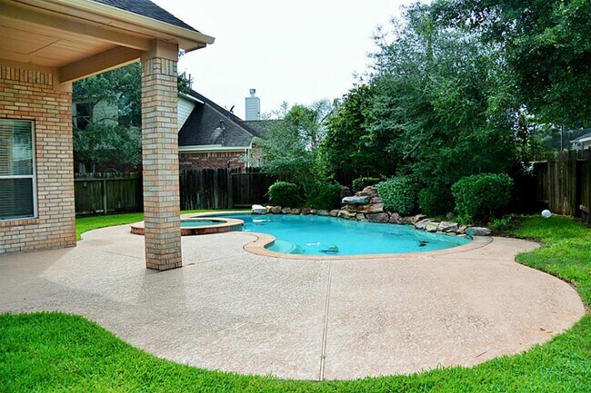 Building Photo - 23606 Rollinford Ln