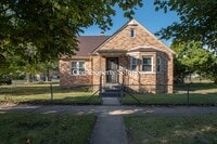 Building Photo - 700 E 36th Ave