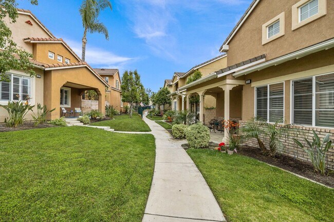 Building Photo - Beautiful detached condo in Painted Trails!