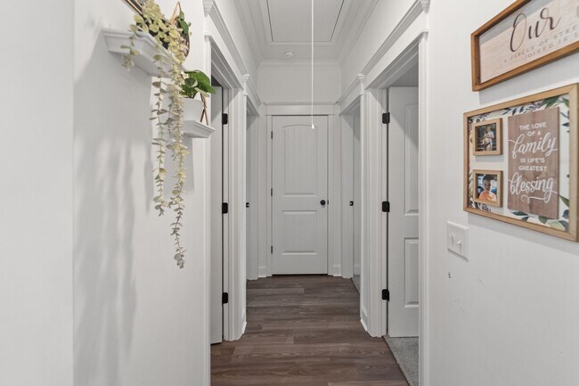 Building Photo - Comfort & Style Meet in This Beautiful 4 Bedroom Midway Home