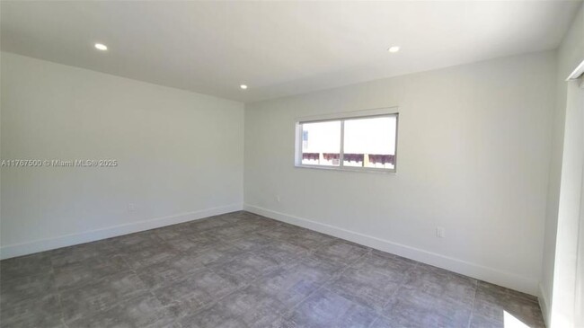 Building Photo - 3 bedroom in Miami FL 33127