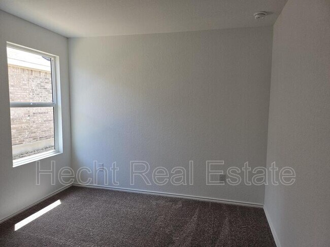 Building Photo - 1658 Lilyturf Rd