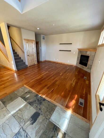 Building Photo - 275 Carina Cir