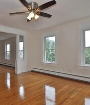 Building Photo - 208 Warren Ave