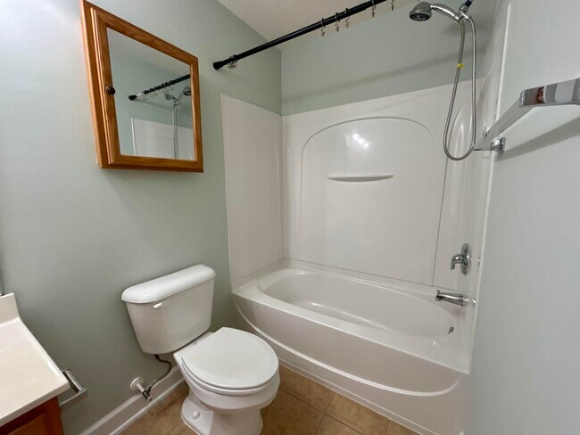 Building Photo - 200 Mossy Stone Ct