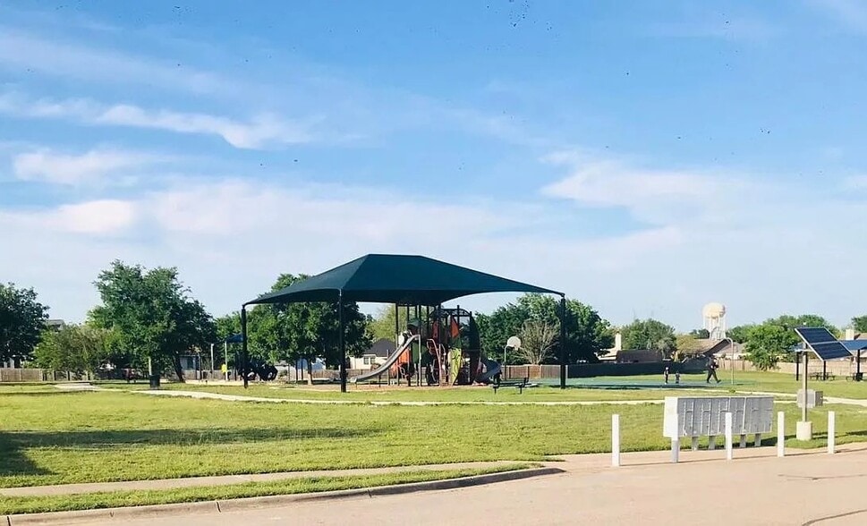 Building Photo - 1615 Royal Ascot Dr