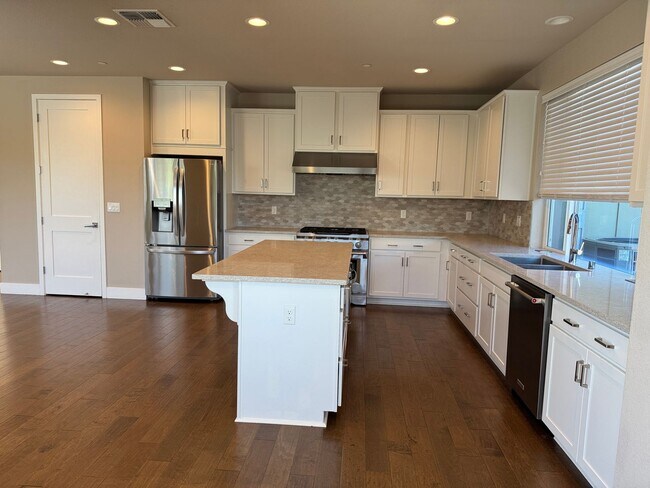 Building Photo - Fountaingrove 4 bedroom beauty