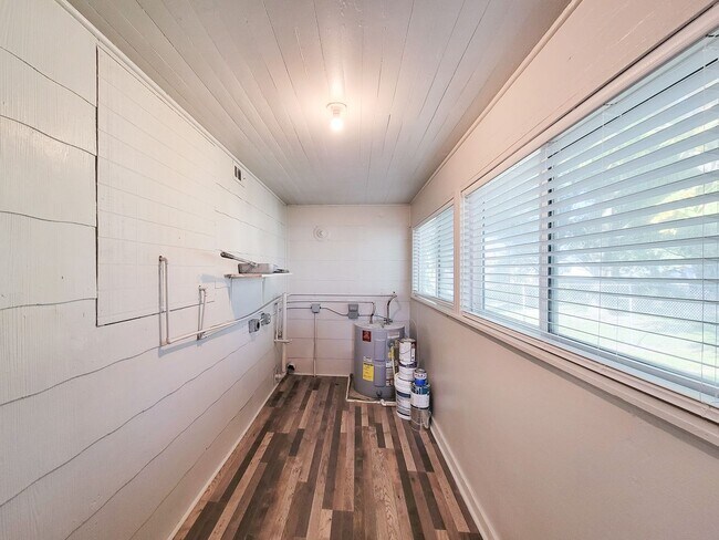 Building Photo - BEAUTIFUL REMODELED HISTORIC AREA 3 BEDROOM 1.5 BATH HOME IN ROSENBERG, TEXAS