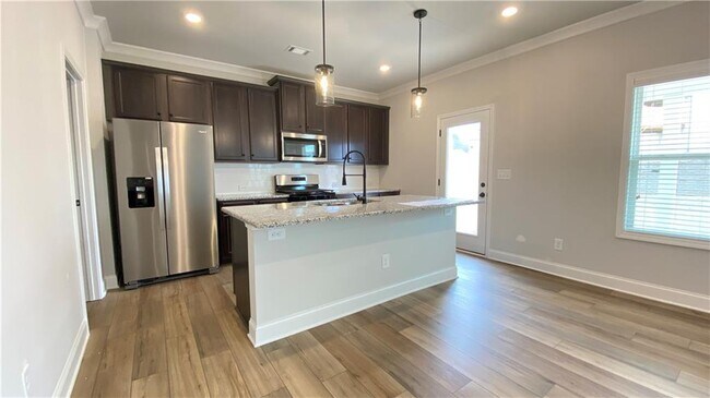 Building Photo - 4591 Silver Oak Dr SW