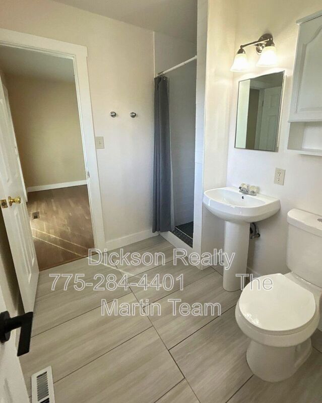 Building Photo - 640 James Ln