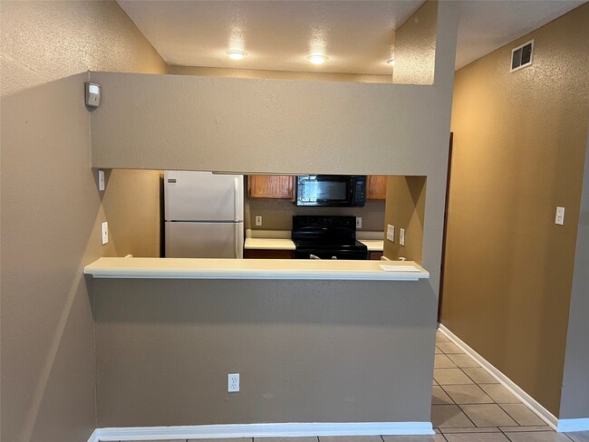 Building Photo - 2121 El Paseo St