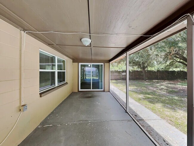Building Photo - 2809 Cedaridge Dr