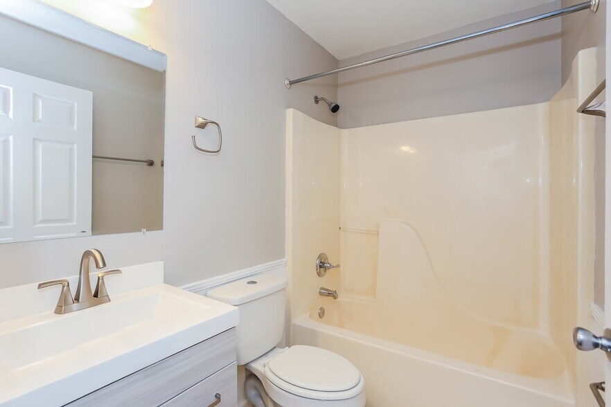 Building Photo - 8241 Dover Cliff Ct