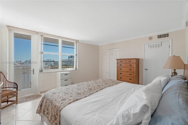 Building Photo - 245 18th St