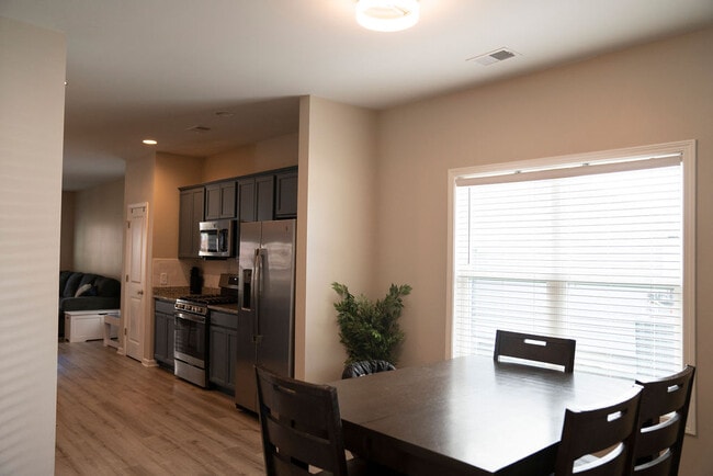 Building Photo - 114 Great Bend Dr