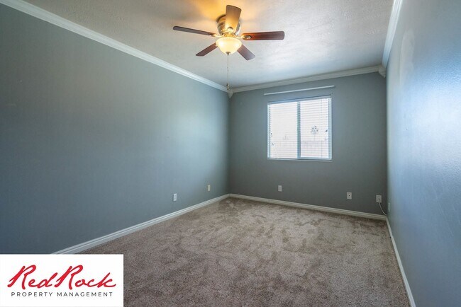 Building Photo - 5 Bedroom Pet Friendly Home!