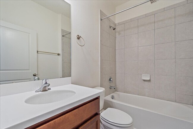 Building Photo - Annual 4 bed/2 bath Single Family Home