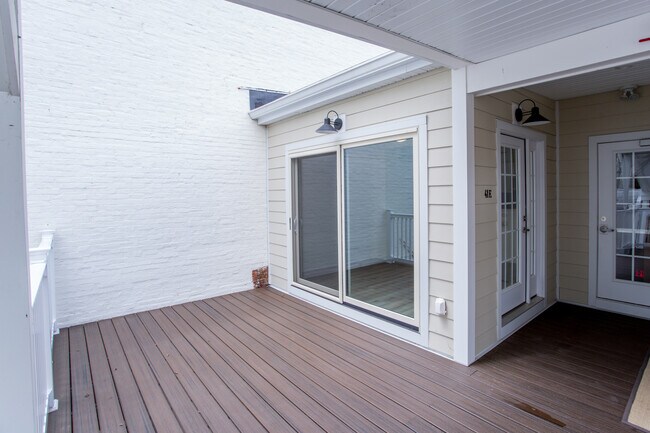 Building Photo - 41 Bridge St