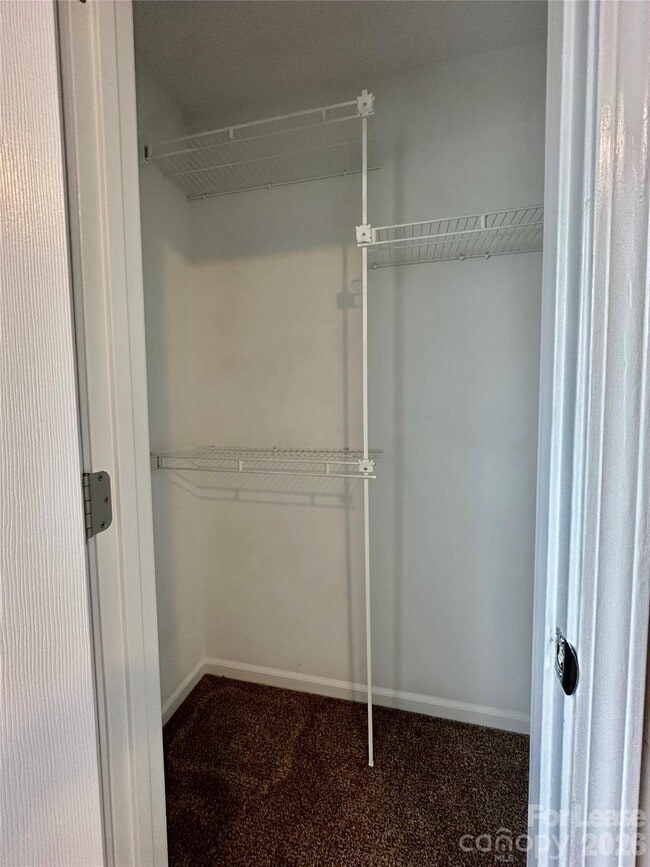 Building Photo - 5307 Bentgrass Run Dr