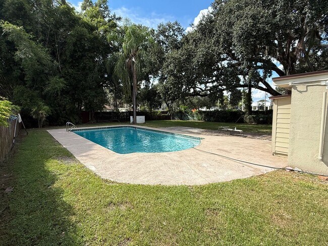 Building Photo - 3 Bedroom, 2 1/2 Bath Single Family Home With Pool