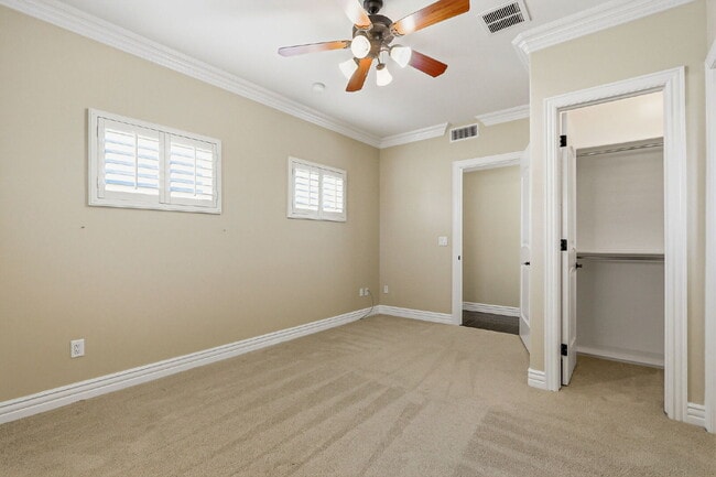 Building Photo - 4 bed 3.5 corner 2 story home